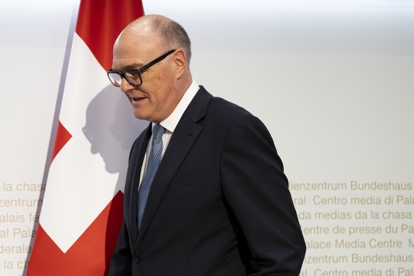 KEYPIX - Bundesrat Martin Pfister, kommt zur einer Medienkonferenz ueber die Aenderung des Bundesgesetzes ueber den Nachrichtendienst: Ergebnisbericht zum Vernehmlassungsverfahren von 2022 und Botscha ...