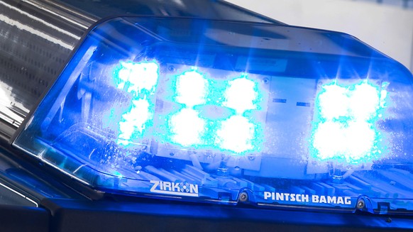 In Zürich ist es kurz nach Mitternacht auf der Quaibrücke zu einem spektakulären Unfall gekommen. (Symbolbild).