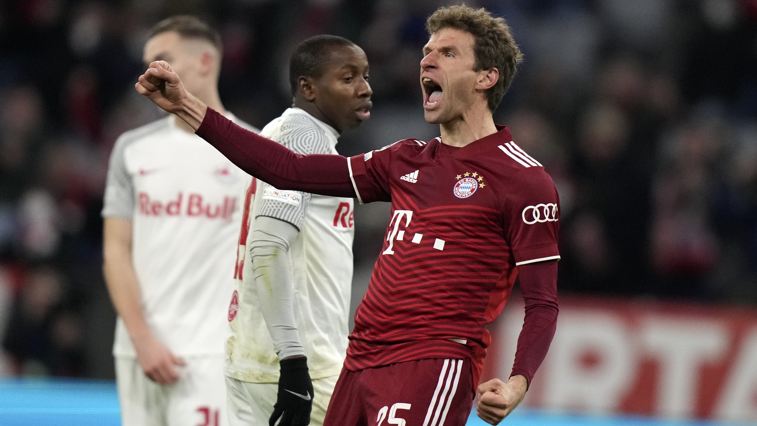Bayern&#039;s Thomas Mueller reacts after scoring his side&#039;s 5th goal during the Champions League, round of 16, second leg soccer match between Bayern and Salzburg in Munich, Germany, Tuesday, Ma ...