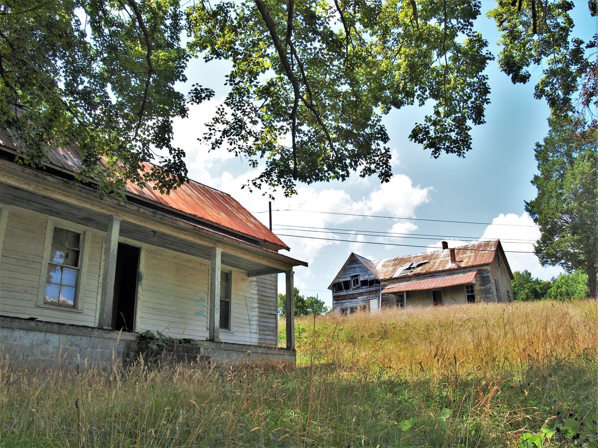 Henry River Mill Village, The ghost town of Henry River Mill Village in North Carolina was the filming location of District 12 in the movie The Hunger Games.