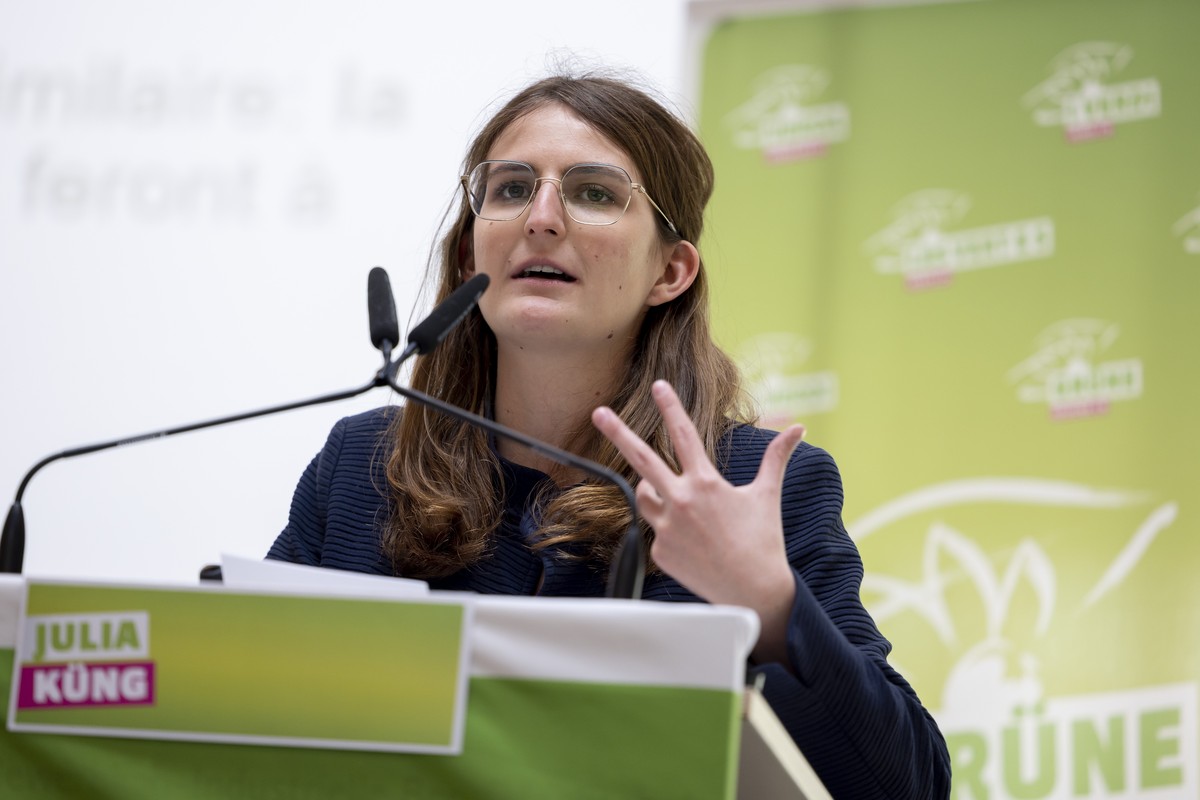 Julia Kuengneu, gewaehlte Vize-Praesidentin Gruene Schweiz, spricht waehrend der Delegiertenversammlung der Gruenen Schweiz, am Samstag, 26. Maerz 2022, in Ziegelbruecke. (KEYSTONE/Christian Merz)