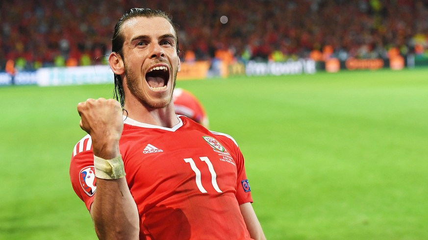 epa05402569 Gareth Bale of Wales celebrates winning the UEFA EURO 2016 quarter final match between Wales and Belgium at Stade Pierre Mauroy in Lille Metropole, France, 01 July 2016.

(RESTRICTIONS APP ...