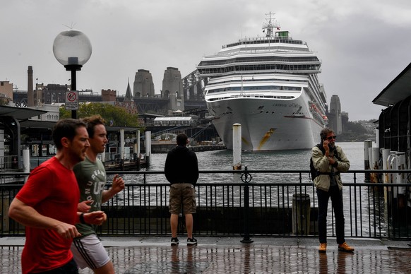 CRUISE SHIP ARRIVAL SYDNEY, NSW Tourism Minister Ben Franklin Carnival Australia and P&O Cruises Australia President Marguerite Fitzgerald Carnival Cruise Line President Christine Duffy XXXXX...