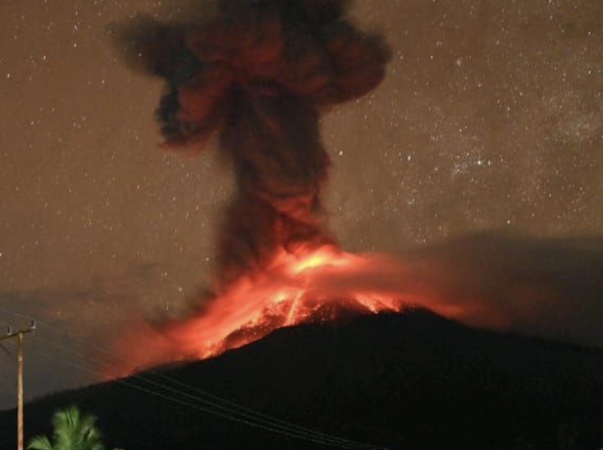 volcano Vulkan Lewotobi Laki-Laki Indonesia Flores