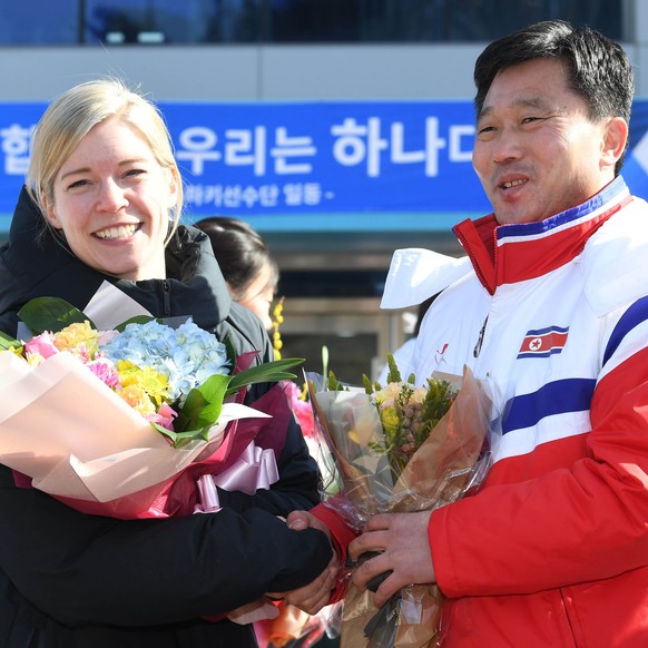 Die Chefin: Sarah Murray und ihr nordkoreanischer Co-Trainer Pak Chol-ho.