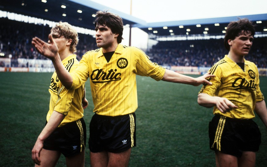 Bildnummer: 04173908 Datum: 30.03.1985 Copyright: imago/Kicker/Liedel
Andy Egli (Mitte), Günter Kutowski (li.) und Bernd Storck (alle BVB); Borussia Dortmund, Mfdia, quer, DEUTSCHSPRACHIGE SPORTZEITSC ...