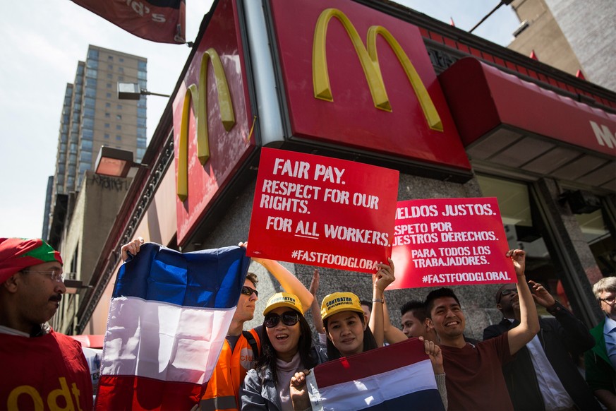 Die Demonstrationen zeigten Wirkung. McDonald's passt die Löhne an. Leiter nützt das aber nicht allen.&nbsp;