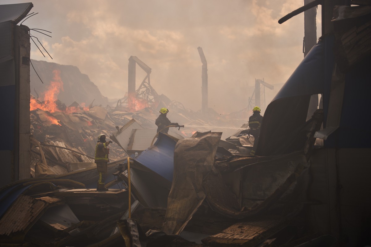 KEYPIX - Firefighters try to extinguish a fire at a partially destroyed warehouse after a Russian drone attack in Brovary on the outskirts of Kyiv, Ukraine, Friday, Sept. 4, 2026. (AP Photo/Francisco  ...