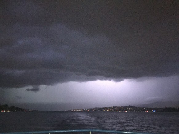 Das Gewitter vom Zürichsee-Schiff «Linth» aus