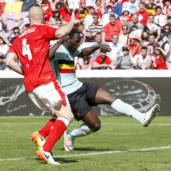 Belgian Romelu Lukaku, right, scores the 1:1 past Swiss defender Philippe Senderos, left, during an international friendly test match between the national soccer teams Switzerland and Belgium, at the  ...
