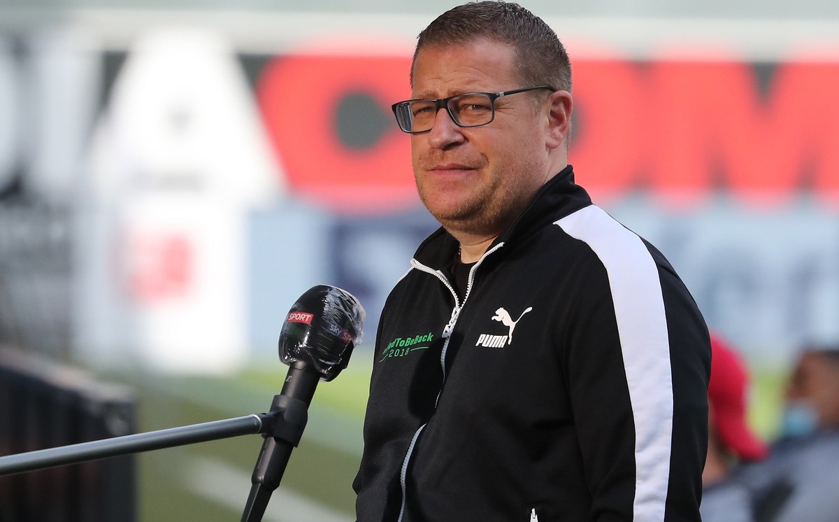 epa08497354 Moenchengladbach's sports director Max Eberl gives an interview prior to the German Bundesliga soccer match between SC Paderborn 07 and Borussia Moenchengladbach in Paderborn, Germany ...