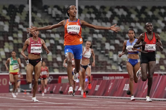 Sifan Hassan, of Netherlands, celebrates after winning the women&#039;s 10,000-meters final at the 2020 Summer Olympics, Saturday, Aug. 7, 2021, in Tokyo. (AP Photo/Petr David Josek)