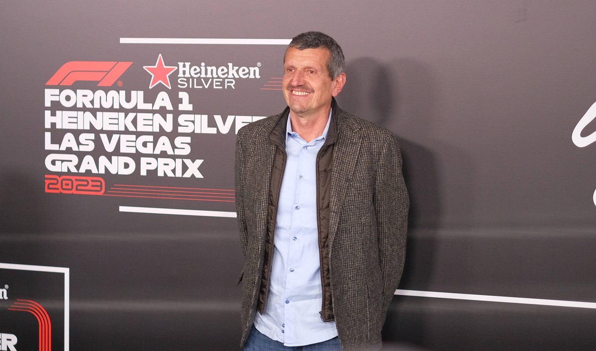 November 17, 2023, Las Vegas, NV, USA: NOV 15, 2023: Guenther Steiner during the 2023 F1 Las Vegas race week at the welcome party in Las Vegas, NV. Jason Pohuski/BMR Las Vegas USA - ZUMAb241 20231117_ ...