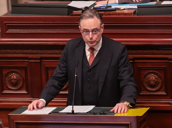 epa12549563 Belgian Prime Minister Bart de Wever speaks during his State of General Policy speech in Brussels, Belgium, 26 November 2025. Two days after reaching an agreement on the federal budget, th ...