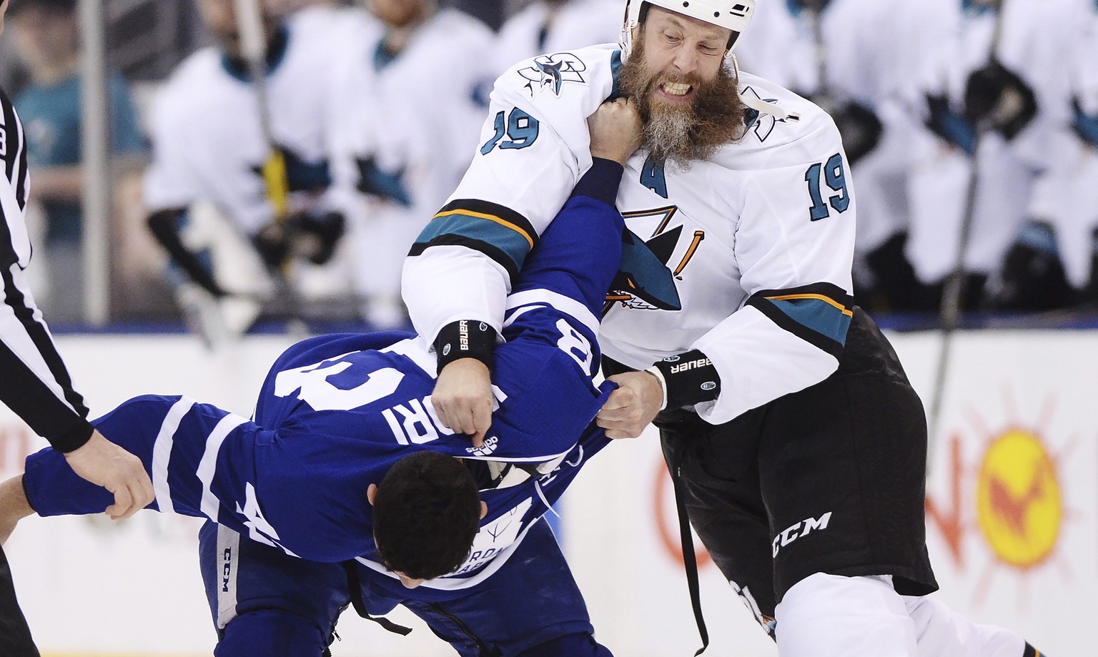 San Jose Sharks&#039; Joe Thornton, right, fights with Toronto Maple Leafs&#039; Nazem Kadri during the first period of an NHL hockey game Thursday, Jan. 4, 2018, in Toronto. (Frank Gunn/The Canadian  ...