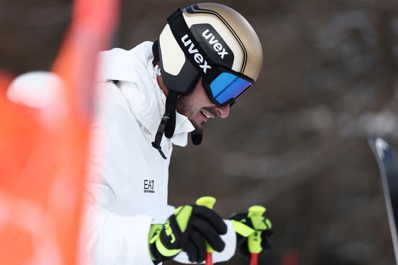 Italy's Dominik Paris concentrates ahead of an alpine ski, men's downhill official training, at the 2026 Winter Olympics, in Bormio, Italy, Thursday, Feb. 5, 2026. (AP Photo/Gabriele Facciot ...