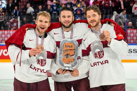 epa10660405 Players from team Latvia celebrate winning the bronze medal game between Latvia and the USA at the IIHF Ice Hockey World Championship 2023 in Tampere, Finland, 28 May 2023. EPA/KIMMO BRAND ...