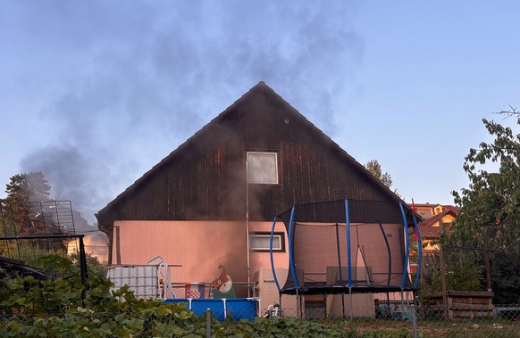 Füllinsdorf BL. Am Donnerstagabend, 30. Juli 2026, kurz nach 20.00 Uhr, kam es in einem Einfamilienhaus an der Mühlemattstrasse in Füllinsdorf BL zu einem Brandausbruch. Personen wurden keine verletzt ...