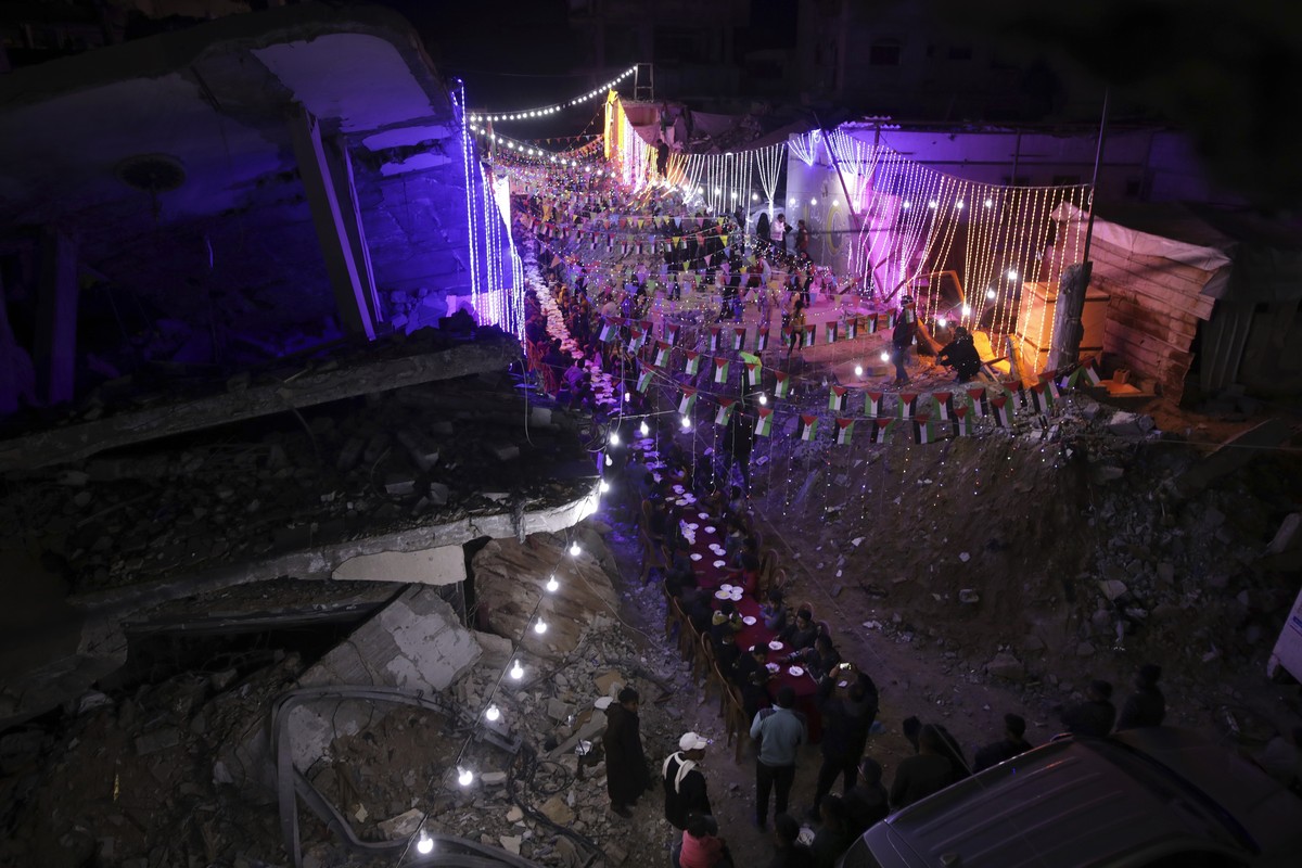 Palestinians hang decorations next to their destroyed homes in preparation for the holy month of Ramadan in Khan Younis, southern Gaza Strip, Friday, Feb. 28, 2025. (AP Photo/Jehad Alshrafi)
Mideast R ...