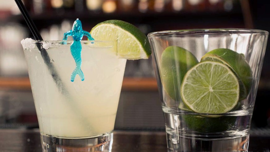 In this Monday, April 28, 2014 photo, a margarita cocktail is served at the bar of Luna Park restaurant in Los Angeles. Thousands of restaurateurs from coast to coast who have fallen victim to the Gre ...