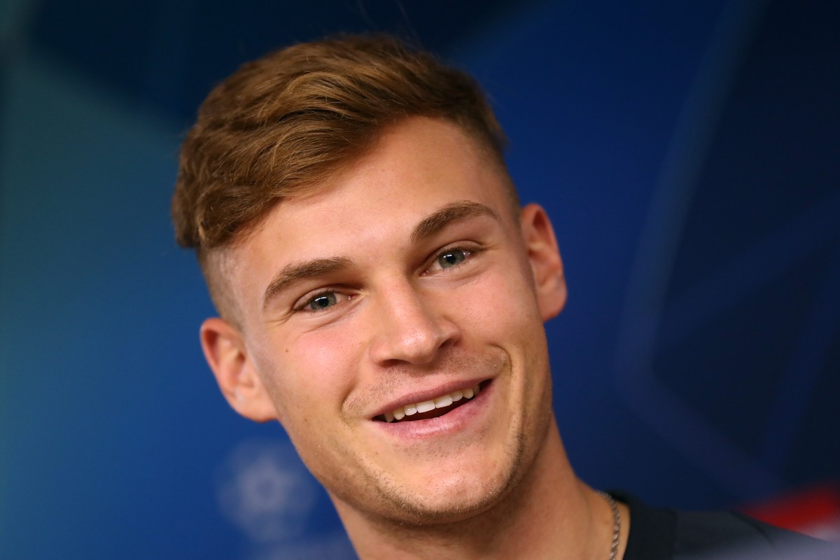 epa07974240 Bayern's Joshua Kimmich speaks during a press conference at the Club's training ground in Munich, Germany, 05 November 2019. Bayern Munich will face Olympiacos Piraeus? in their  ...