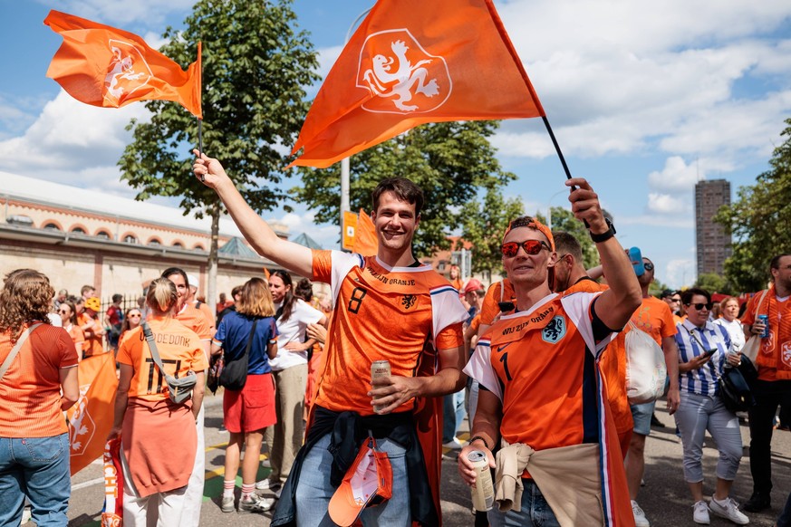 UEFA Womens Euro 2025: England - Niederlande 09.07.2025 Fanwalk der niederl�ndischen Fans, UEFA Womens Euro 2025: England - Niederlande Z�rich, Letzigrund am 09.07.2025 *** UEFA Womens Euro 2025 Engla ...