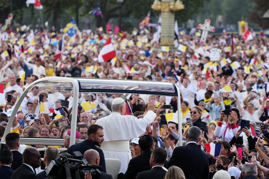 Pope Leo XIV arrives to celebrate mass at Place de la Concorde, Paris, Saturday, Sept. 26, 2026. (AP Photo/Gregorio Borgia)
France Pope