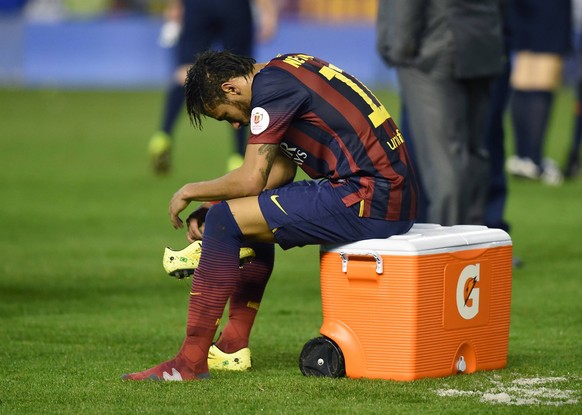 FUSSBALL INTERNATIONAL Copa del Rey FINALE 2013/2014 FC Barcelona - Real Madrid 16.04.2014 Enttaeuschung Barca; Neymar sitzt nach dem Spiel auf der Eisbox PUBLICATIONxNOTxINxAUTxSUIxITA

Football In ...