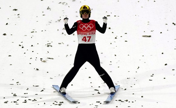 epa09749441 Marius Lindvik of Norway in action during the Men&#039;s Ski Jumping Large Hill final at the Zhangjiakou National Ski Jumping Centre at the Beijing 2022 Olympic Games, Zhangjiakou, China,  ...