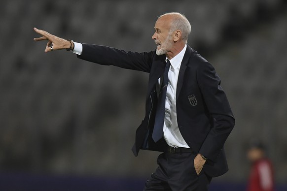 Italy&#039;s coach Paolo Nicolato gestures during the Euro 2023 U21 Championship soccer match between Italy and Norway at the Cluj Arena stadium in Cluj, Romania, Wednesday, June 28, 2023.(AP Photo/Ra ...