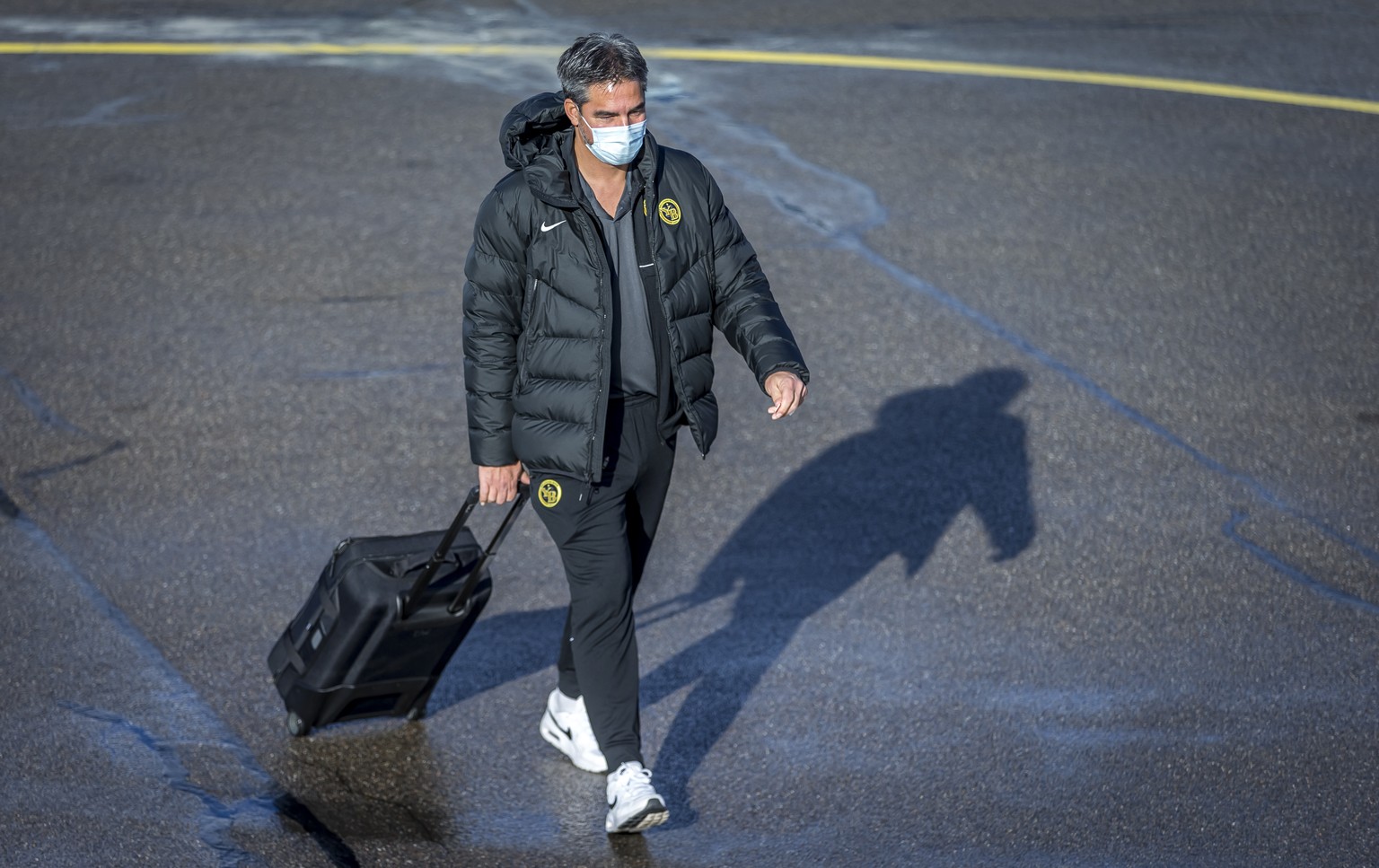 ARCHIVBILD ZUR TRAINERENTLASSUNG BEI YB --- Young Boys&#039; head coach David Wagner at the airport in Bern before the departure for the UEFA Champions League match between England&#039;s Manchester U ...
