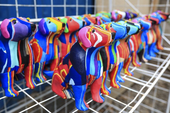 epa10228961 Colorful dog figures made from old flip-flops are arranged for drying after being cleaned at the workshop of the Kenyan social enterprise &#039;Ocean sole&#039; in Nairobi, Kenya, 06 Octob ...