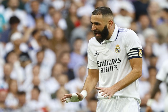 epa10247425 Real Madrid&#039;s Karim Benzema reacts during El Clasico, the Spanish LaLiga soccer match between Real Madrid and FC Barcelona in Madrid, Spain, 16 October 2022. EPA/Sergio Perez