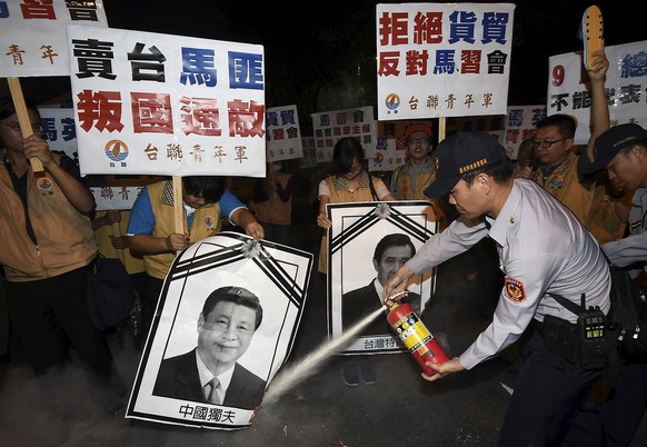 Proteste in Taipeh gegen das Treffen von Xi und Ma.