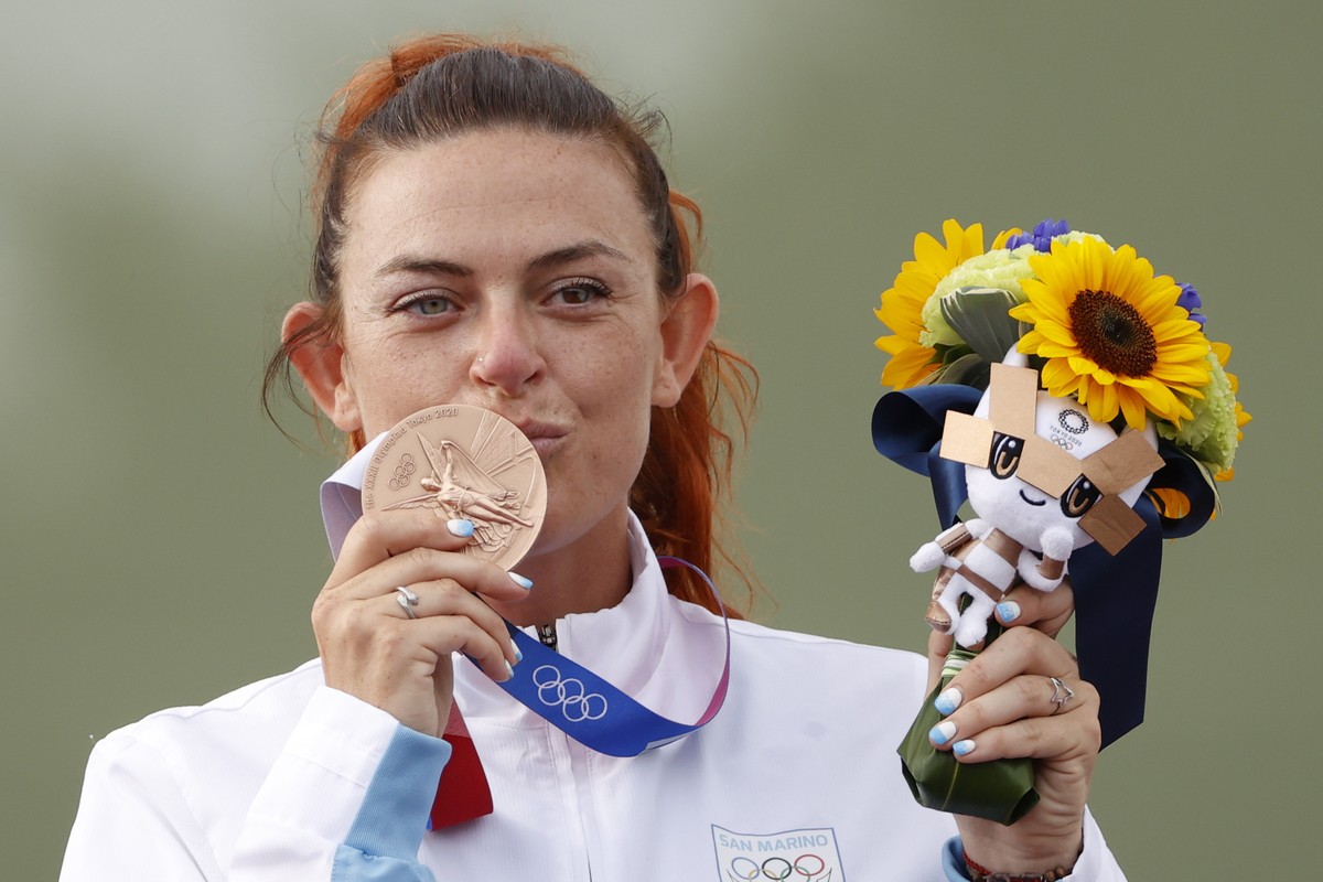 epa09376082 Bronze medalist Alessandra Perilli of San Marino celebrates on the podium after the Trap Women's Final of the Tokyo 2020 Olympic Games at the Camp Asaka in Nerima, Tokyo, Japan, 29 Ju ...