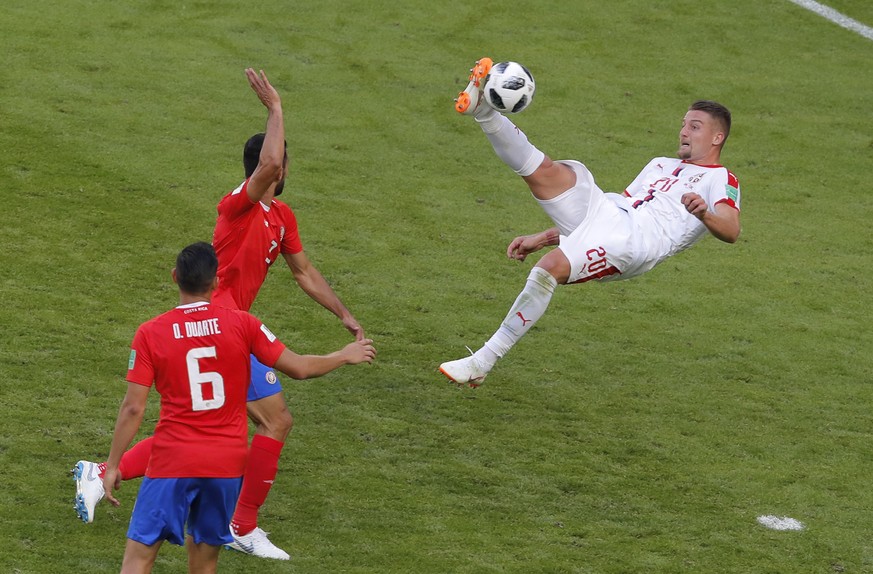 Serbia&#039;s Sergej Milinkovic-Savic, right, kicks the ball as Costa Rica&#039;s Giancarlo Gonzalez tries to stop him during the group E match between Costa Rica and Serbia at the 2018 soccer World C ...