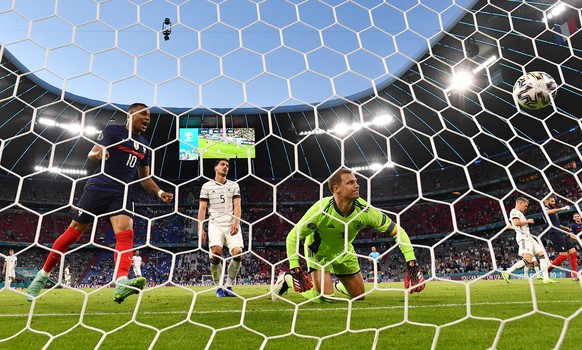 epaselect epa09274675 Kylian Mbappe (L) of France celebrates next to German Goalkeeper Manuel Neuer after German defender Mats Hummels (C) scored an own goal during the UEFA EURO 2020 group F preliminary round soccer match between France and Germany in Munich, Germany, 15 June 2021.  EPA/LUKAS BARTH-TUTTAS  (RESTRICTIONS: For editorial news reporting purposes only. Images must appear as still images and must not emulate match action video footage. Photographs published in online publications shall have an interval of at least 20 seconds between the posting.)