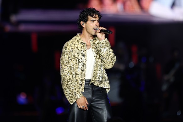 epa11431609 US singer Joe Jonas of the Jonas Brothers performs on stage on the third day of Rock in Rio 2024 festival in Lisbon, Portugal, 22 June 2024. EPA/ANTONIO PEDRO SANTOS