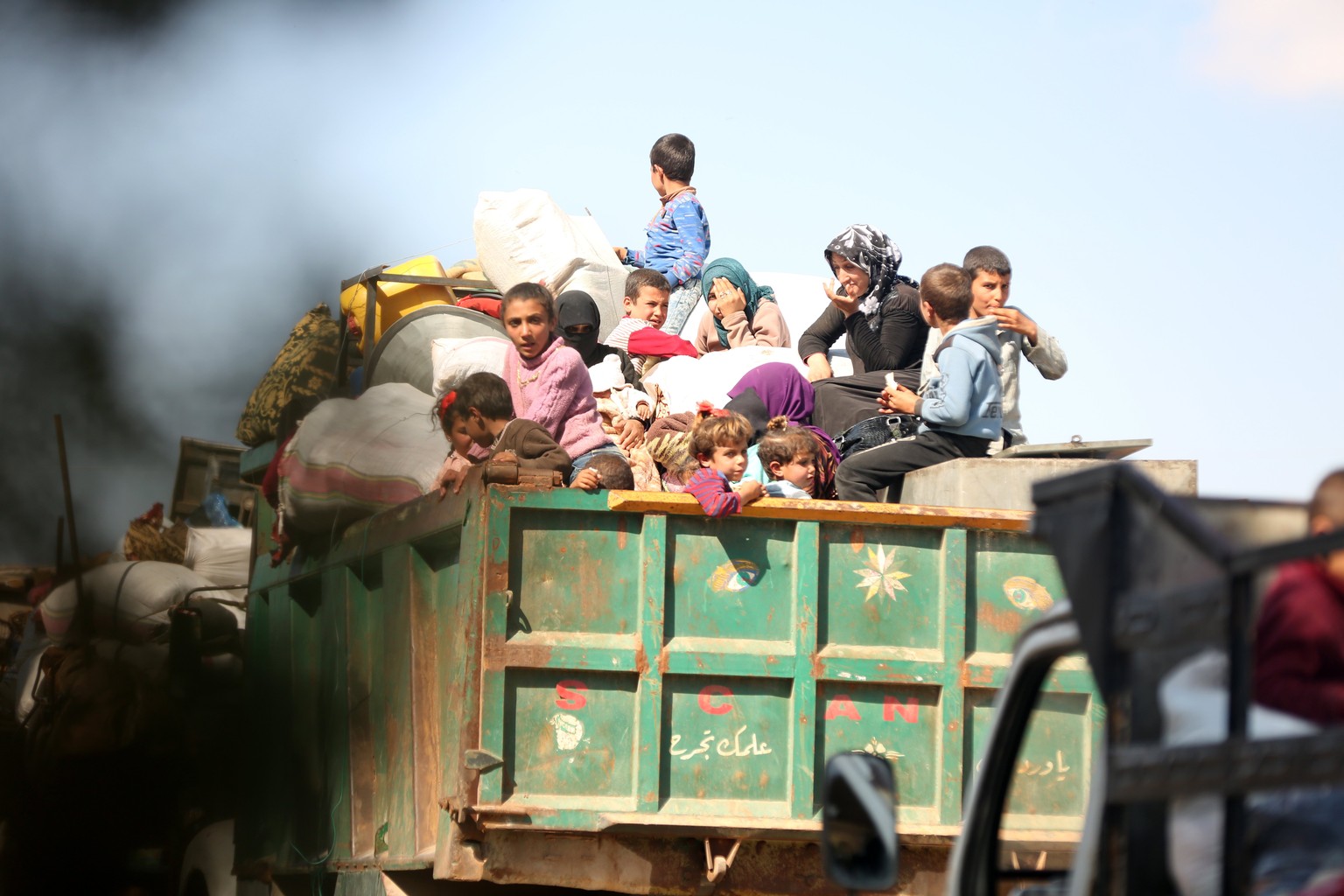 epa06601096 Internally displaced people from various areas under YPG control, arrive to the recently captured by the Free Syrian Army village of Qestel Cindo, Afrin, 13 March 2018. The Turkish army on ...