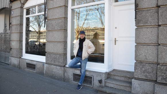 Janik vor dem Tattoo-Studio.