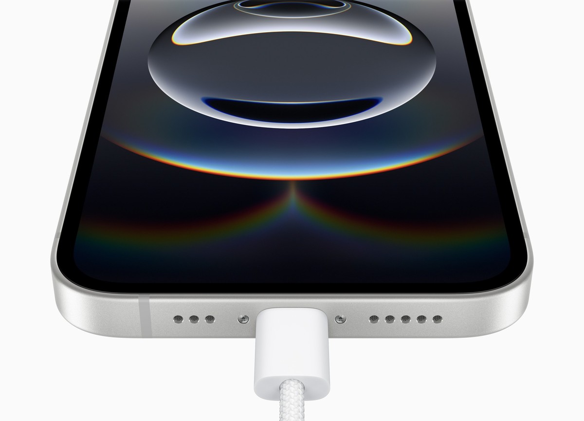 iPhone 16e