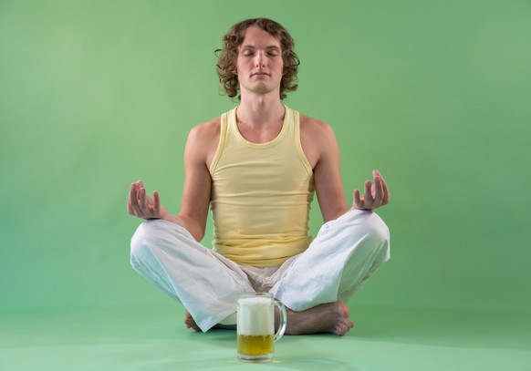 Prost! Bier-Yoga.