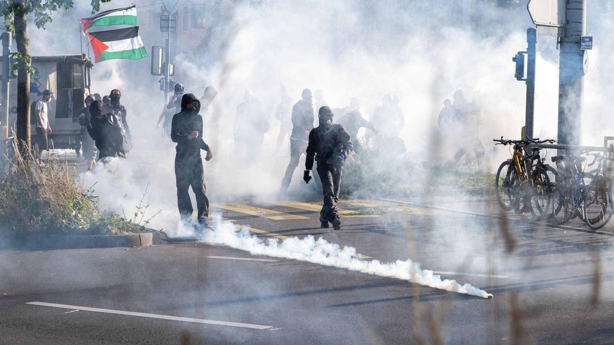 La manifestation anti-G7 à Genève a été émaillée de débordements et d'affrontements avec la police.