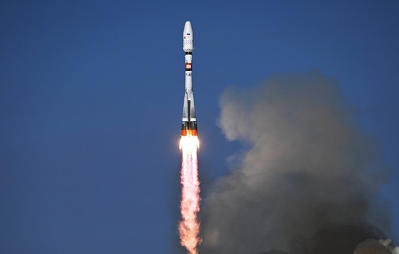 Russia Space 8630765 29.02.2024 A Soyuz-2.1b rocket with a Fregat upper stage carrying the Meteor-M hydrometeorological satellite, 17 Russian and one Iranian small satellites, blasts off from the laun ...