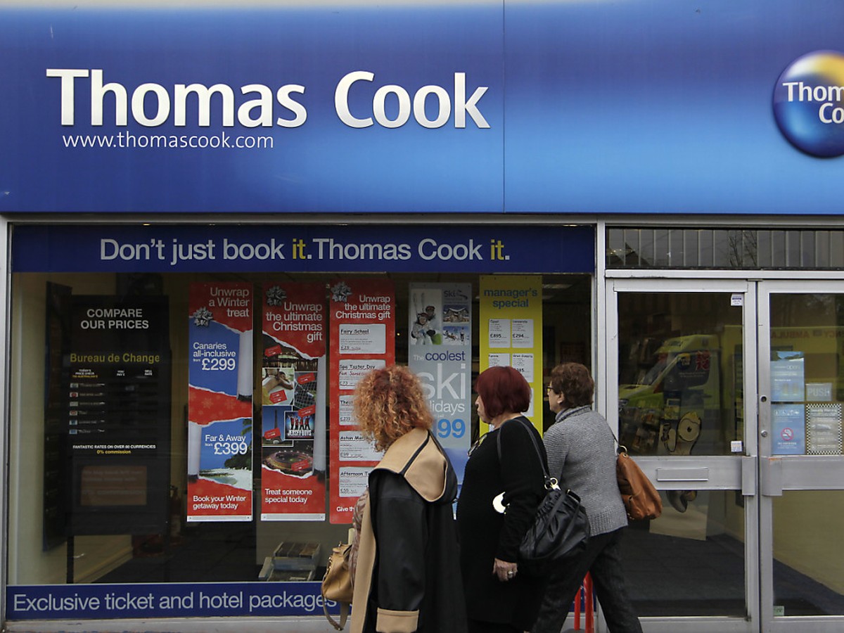 Der kriselnde Reisekonzern Thomas Cook benötigt für seinen Sanierungsplan zusätzliches Kapital. Die Banken forderten das Unternehmen auf, sich weitere 200 Millionen Pfund (248 Millionen Franken) zu si ...