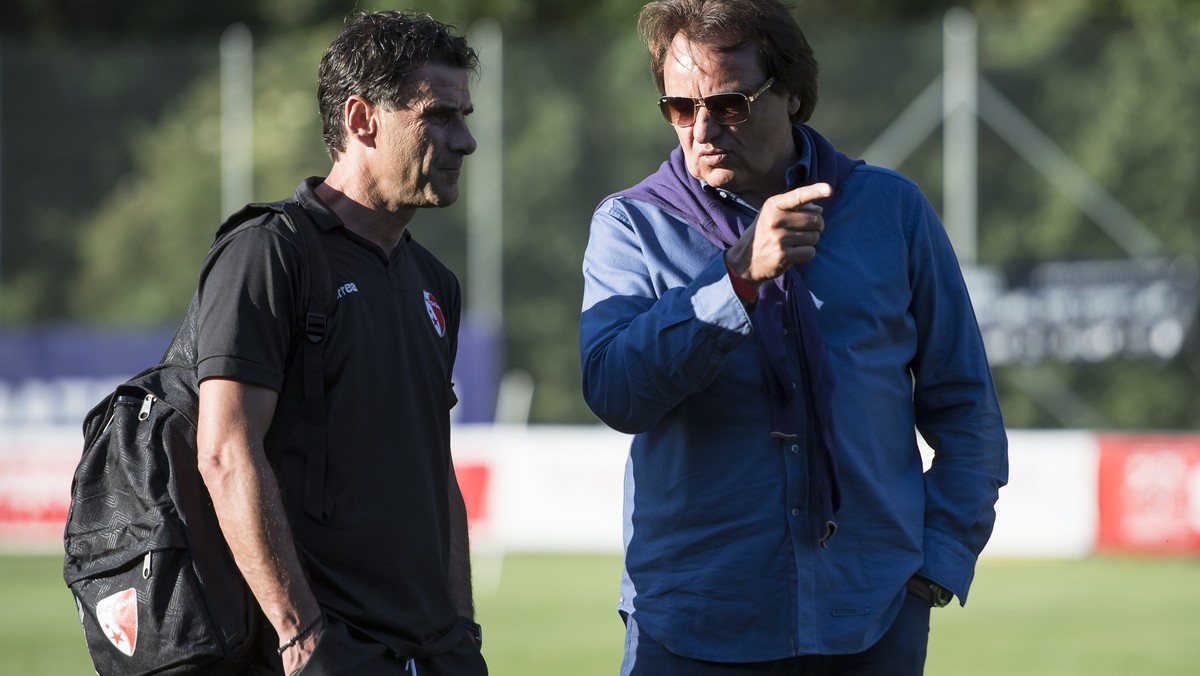 Le president du FC Sion, Christian Constantin, droite, parle avec son entraineur Didier Tholot, gauche, lors de la rencontre entre le FC Sion et AS Monaco a l'occasion du "Festival de Footba ...