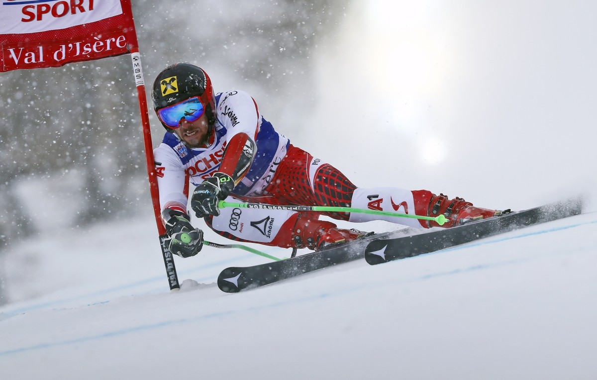 Austria's Marcel Hirscher speeds down the course during a men's World Cup giant slalom in Val D'Isere, France, Saturday, Dec. 8, 2018. (AP Photo/Gabriele Facciotti)