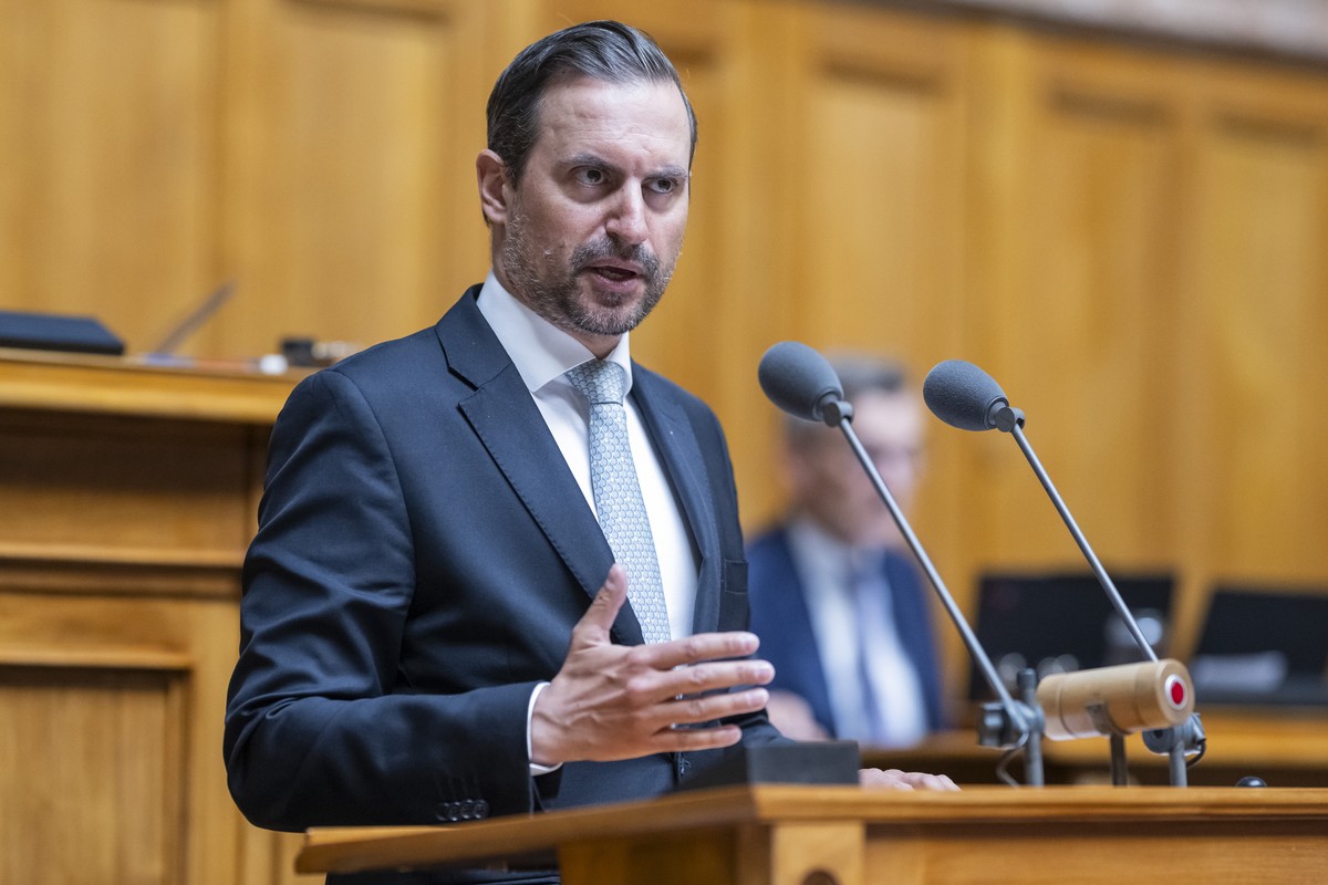 Vincent Maitre, Mitte-GE, begruendet sein Postulat, an der Sondersession des Nationalrates, am Mittwoch, 29. April 2026 im Nationalrat in Bern. (KEYSTONE/Alessandro della Valle)