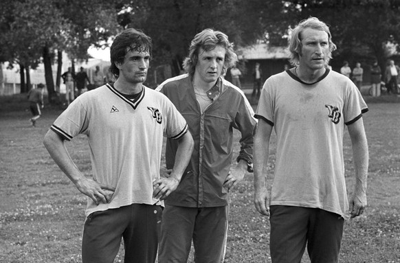 Kurt Feuz (Mitte) 1975 zu seinen YB-Zeiten neben Karl Odermatt und Adrian Noventa.