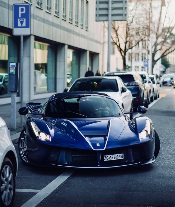 Laferrari Aperta, Zurich. 

https://www.instagram.com/supercars.zurich/